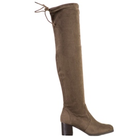 M.Daszyński A térdcsizma felett zöld