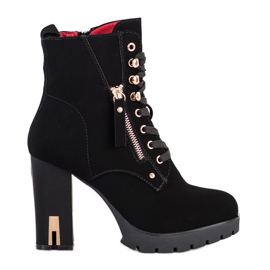 Super Mode Divatos magas sarkú csizma fekete