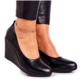 PJ1 Női klasszikus szivattyú ékeken Fekete Ivonne