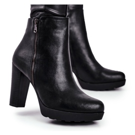 Női csizma a sarkán Fekete Eugene Női csizma a sarkán Fekete Eugene