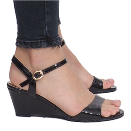 Fekete lakkozott szandál finom Queen ék sarkán