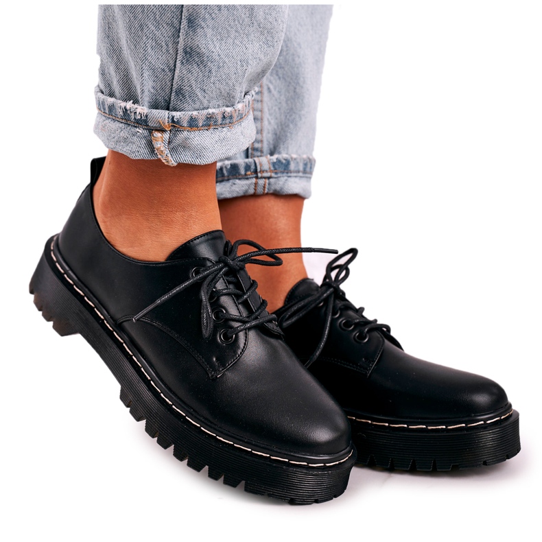 Női klasszikus Oxfords cipő az S.Barski HX62 fekete platformon