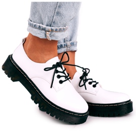 Női klasszikus Oxfords cipő az S.Barski HX62 fehér platformon fekete Női klasszikus Oxfords cipő az S.Barski HX62 fehér platformon fekete