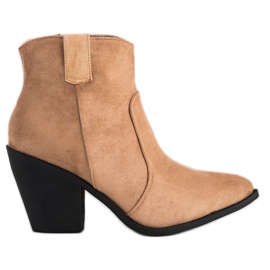 Small Swan Divatos csizma Spitzben barna