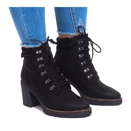 Fűzős csizma 2873 Fekete