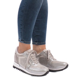 Ezüst cipők a G-125 éknél