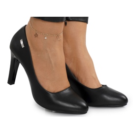 PJ1 Klasszikus fekete Eliana szivattyúk egy bárban