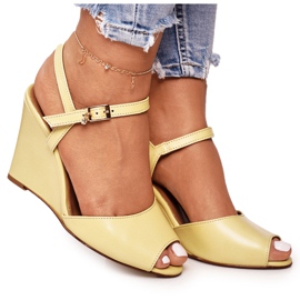 Velúr ék szandál Laura Messi 2253 Sárga