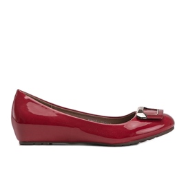 Pirosan lakkozott Lillie balerinák