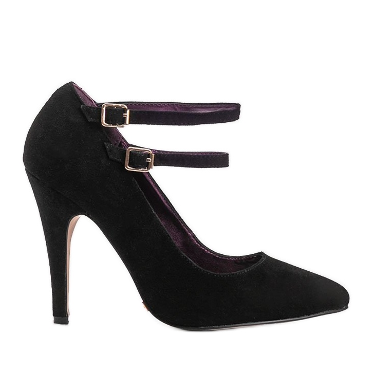 Fekete velúr szivattyúk az L408 sarkán