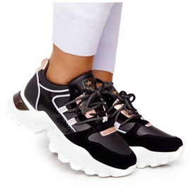 EVE Női cipők egy masszív fekete talpú talpon aranysárga