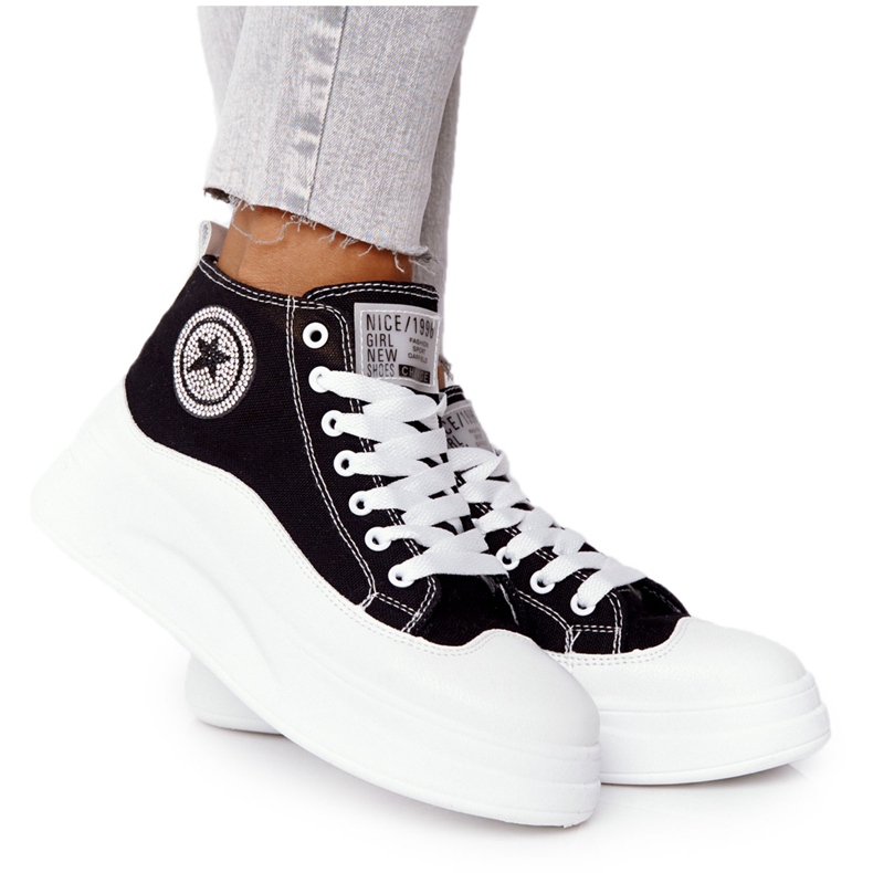 Női magas cipők a fekete szép lány platformon fehér