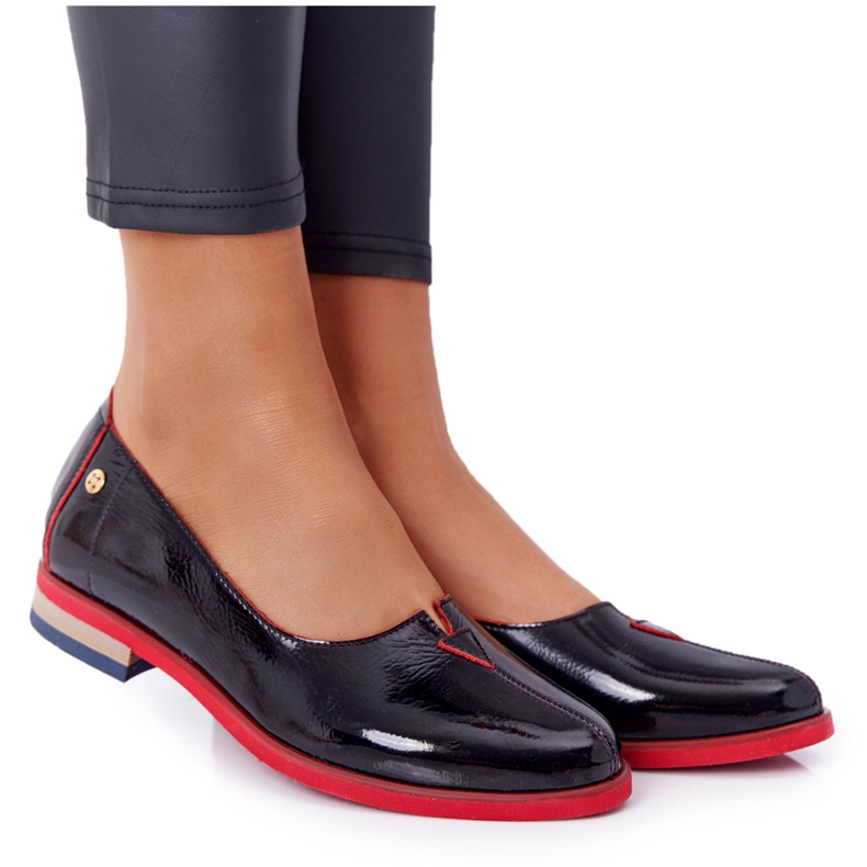 Lakkozott bőrcipők Maciejka 05035-20 Fekete