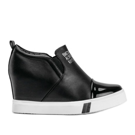 Női fekete cipők Caroline felirattal Női fekete cipők Caroline felirattal