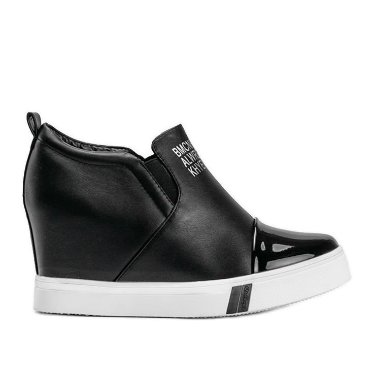 Női fekete cipők Caroline felirattal