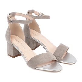 Szandálok Sergio Leone posztján szürke Szandálok Sergio Leone posztján szürke