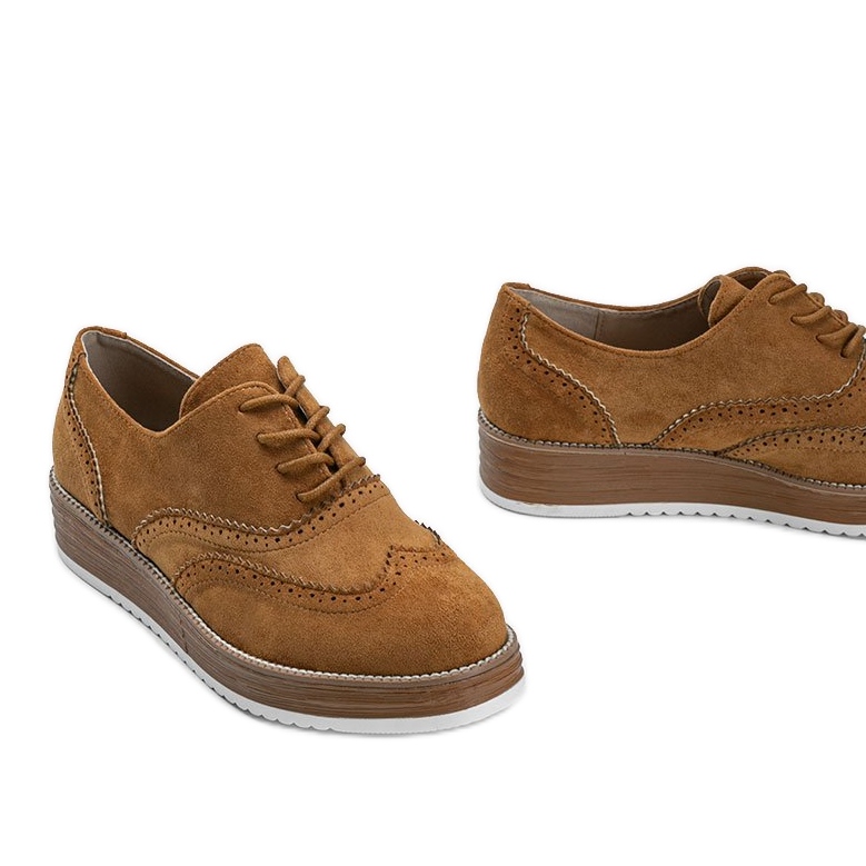 Barna velúr cipő magas kenyai talppal