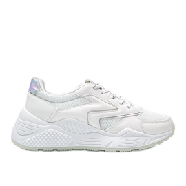 Vaskos fehér cipők, fémes Kenna részletekkel