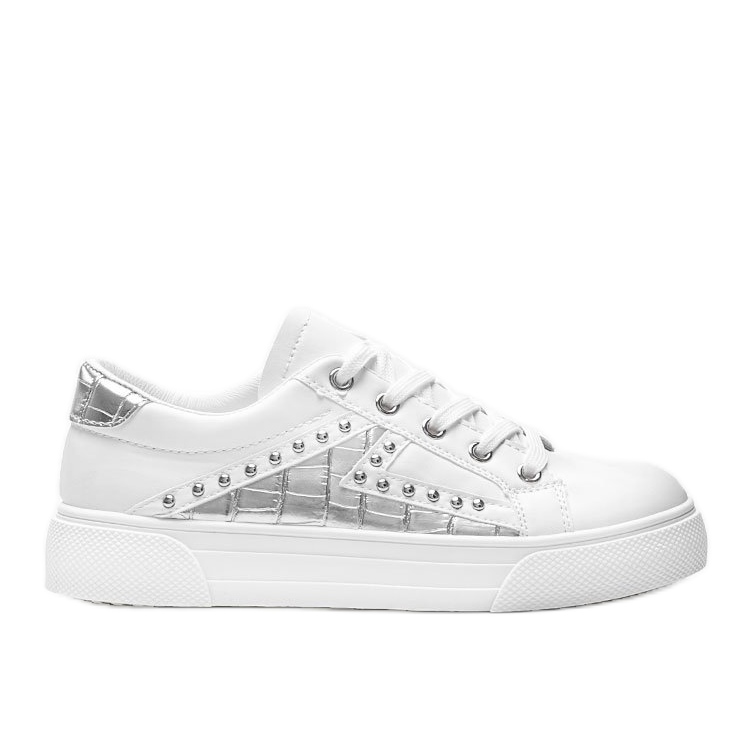 Fehér cipők ezüst Gloria kiegészítőkkel