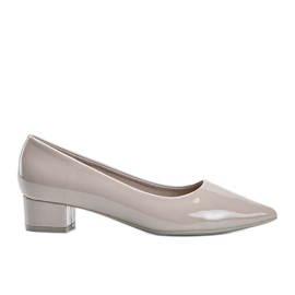 Szürke szivattyúk lakkozva egy Anabel blokkon Szürke szivattyúk lakkozva egy Anabel blokkon