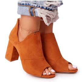 Tavaszi velúr csizma a poszton Vinceza 21-17095 Teve barna Tavaszi velúr csizma a poszton Vinceza 21-17095 Teve barna