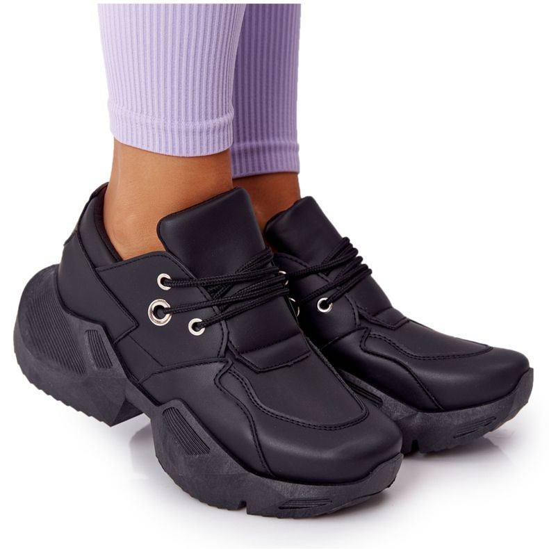 PS1 Női tornacipő egy masszív fekete buborékos talpon