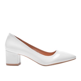 Fehér szivattyúk lakkozva az éden blokkon