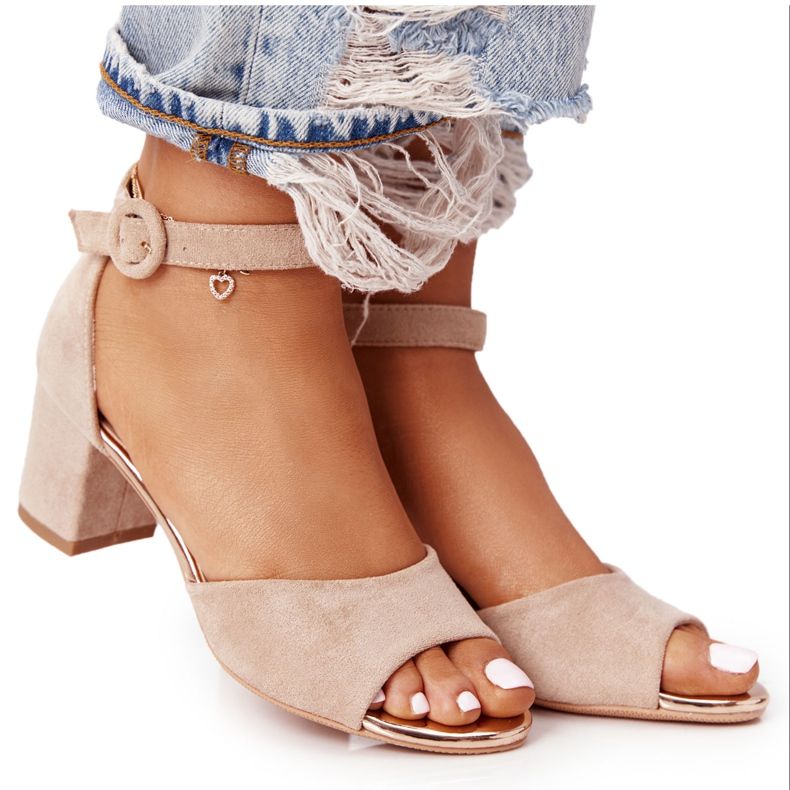 Velúr magas sarkú szandál Vinceza 21-20100 Bézs