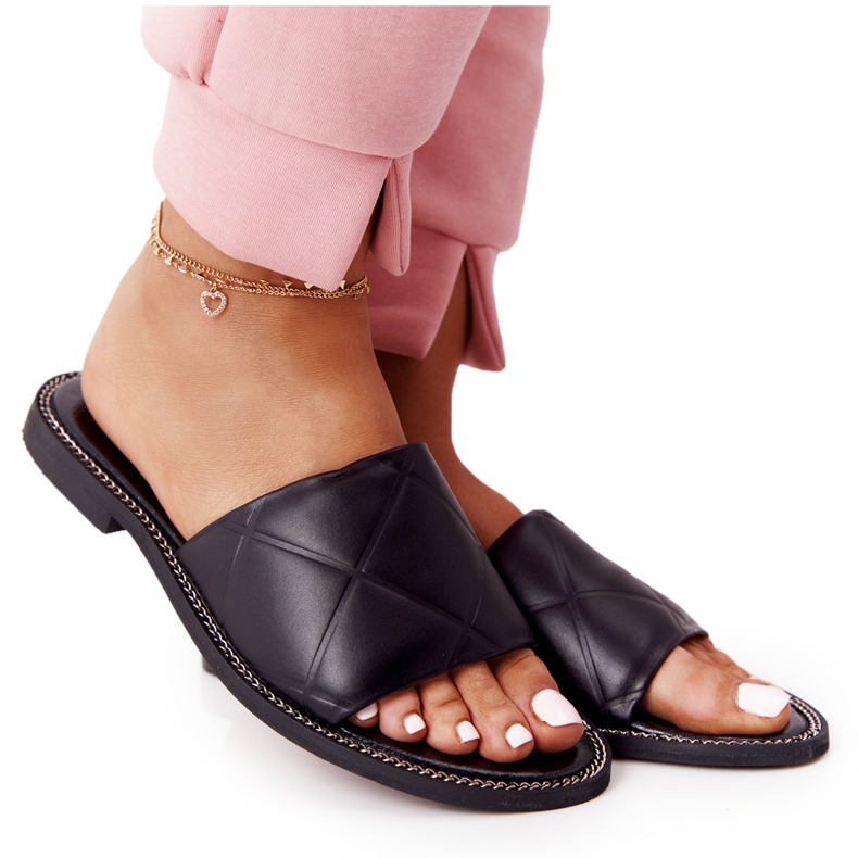 Bőr papucs steppeléssel Nicole 2650 fekete