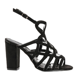 Fekete áttört szandál az Imani posztón