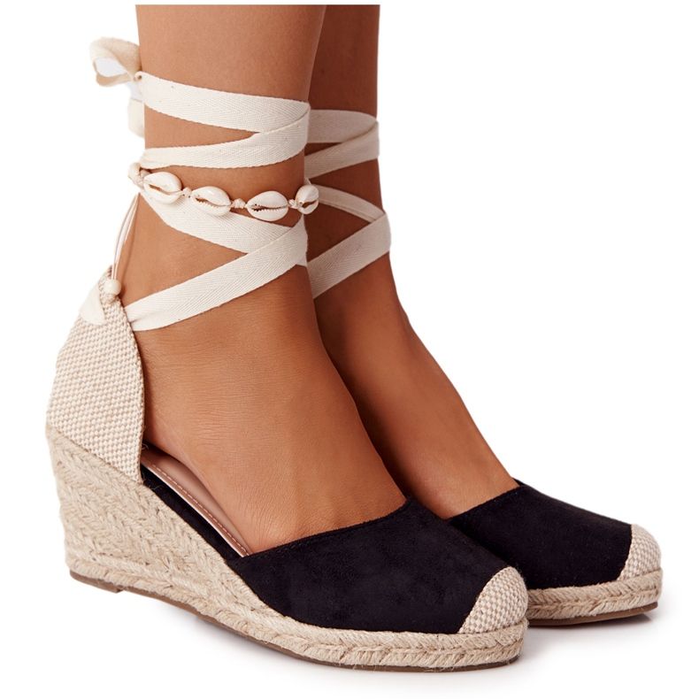 PG1 Fekete Nelly kötött ék szandál zsinórral bézs