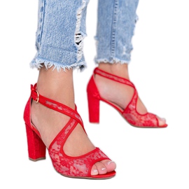 Piros csipke szandál a Beth poszton