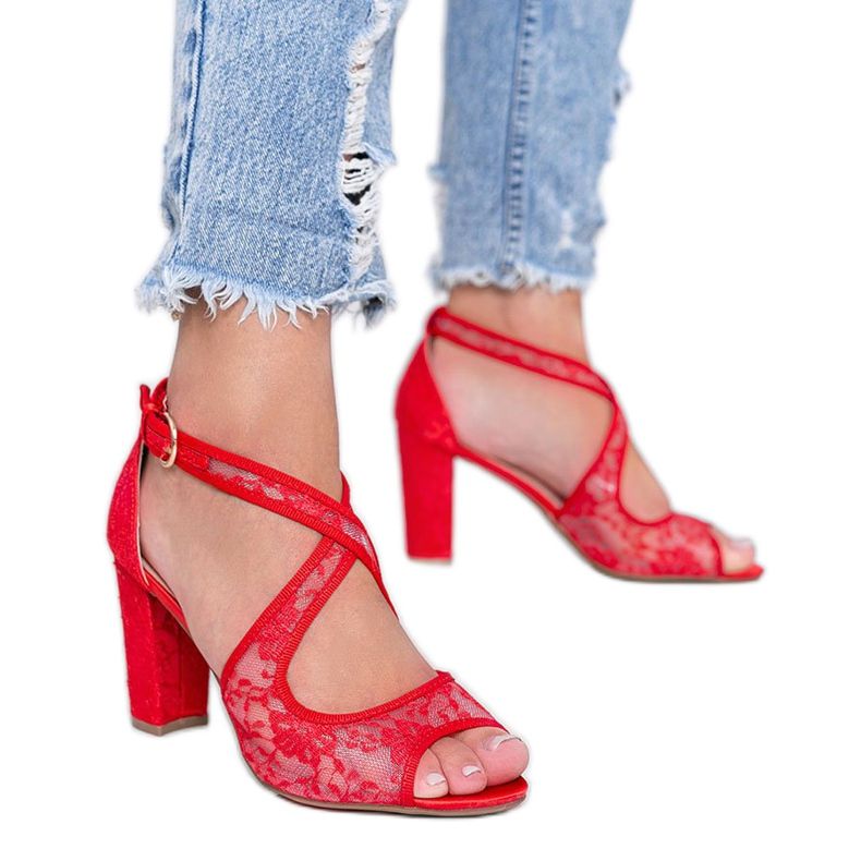 Piros csipke szandál a Beth poszton