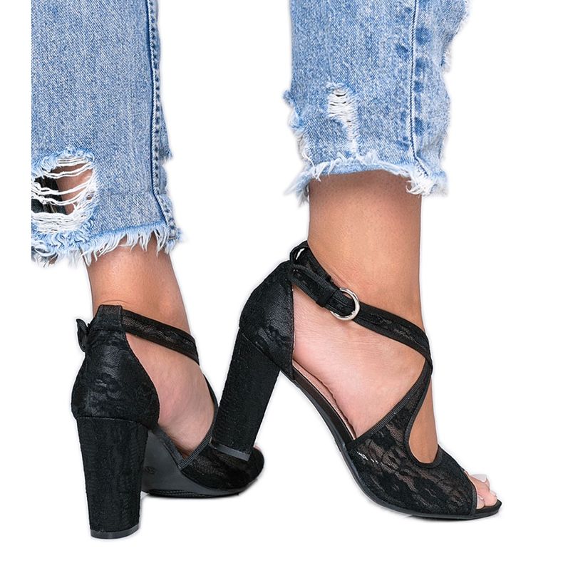 Fekete csipke szandál a Beth poszton