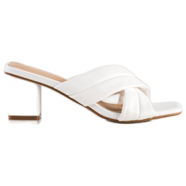 Small Swan Elegáns Eco bőr papucs fehér