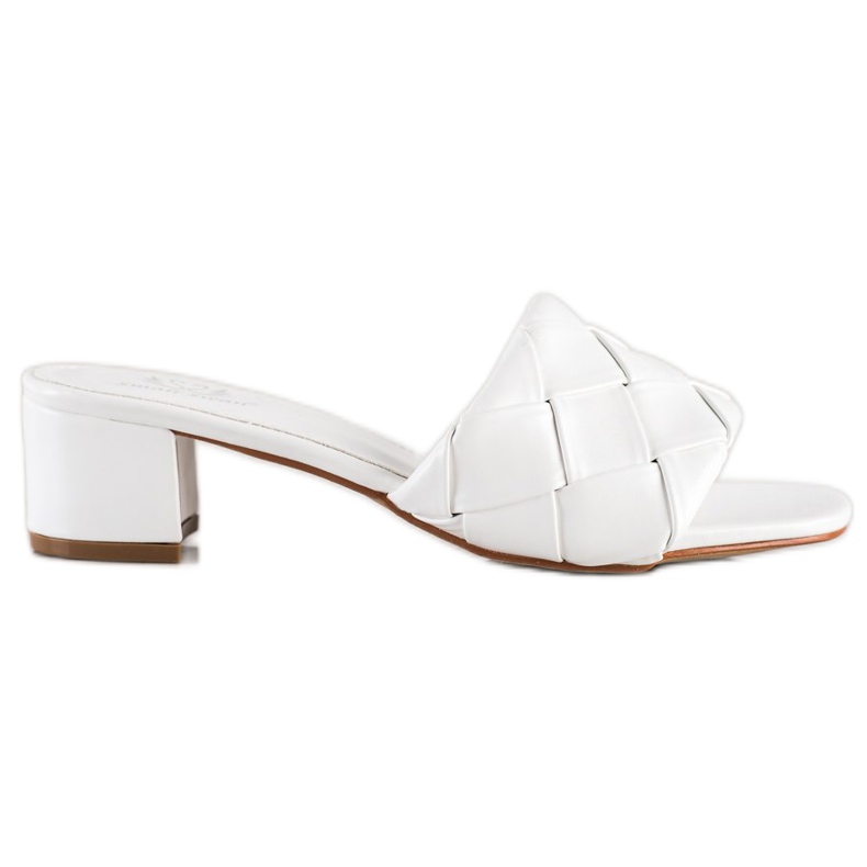 Small Swan Steppelt papucs egy poszton fehér Small Swan Steppelt papucs egy poszton fehér