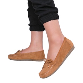 Barna naplopók Deonte íjjal