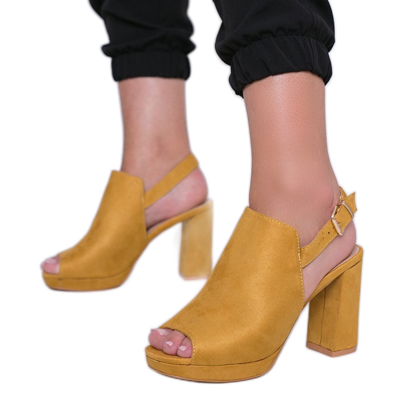 Mustár szandál a Pimp posztón sárga