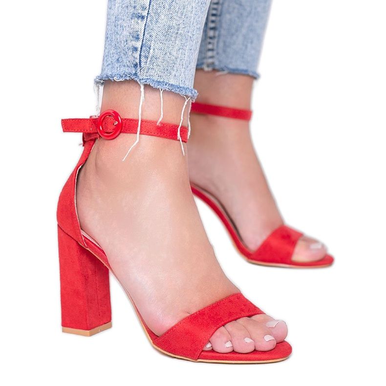 Piros szandál a Penelope postán