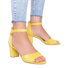 Sárga szandál a Mare Mare postán Sárga szandál a Mare Mare postán