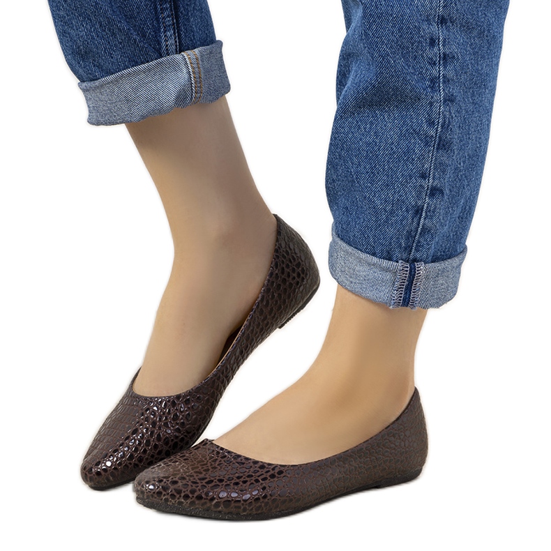 Barna lakkbalerinák Mozzare krokodilbőr mintával rózsaszín