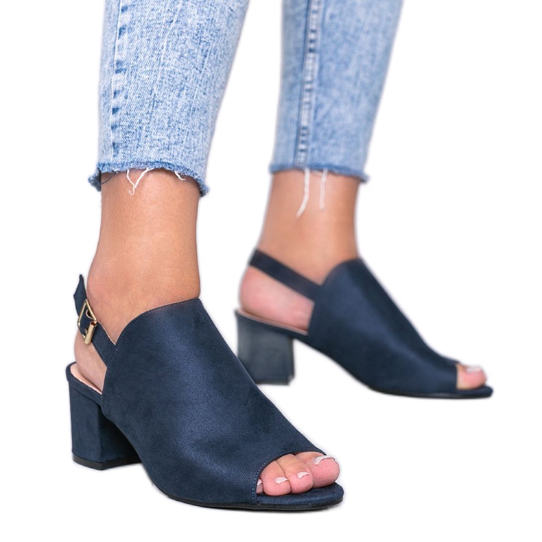 Navy blue szandál egy posztón, Blubbery felsőrésszel sötétkék Navy blue szandál egy posztón, Blubbery felsőrésszel sötétkék