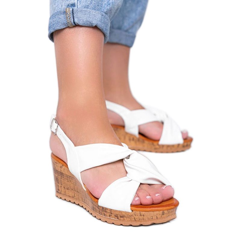 Fehér szandál ék sarkán Buenos Aires