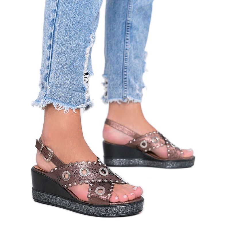 Barna, fémes ék szandál H