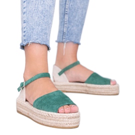 Zöld szandál a Pearl River platformon Zöld szandál a Pearl River platformon