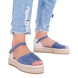 Kék szandál a Pearl River platformon Kék szandál a Pearl River platformon