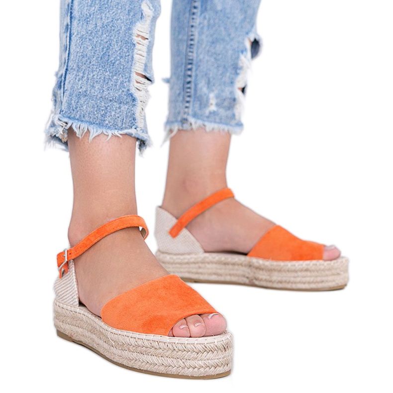 Narancssárga szandál a Pearl River platformon Narancssárga szandál a Pearl River platformon