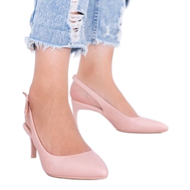 Rózsaszín szivattyúk Elen tüskén