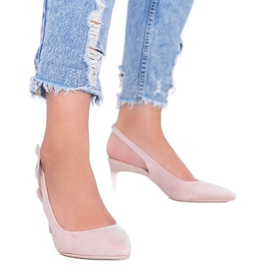 Bézs színű szivattyúk Tari sarkán Bézs színű szivattyúk Tari sarkán