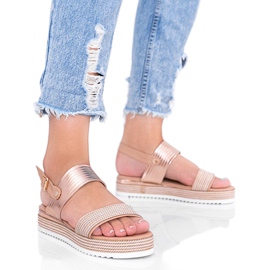 Bézs színű szandál vaskos Senorita talppal Bézs színű szandál vaskos Senorita talppal